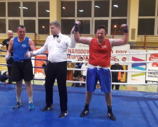 UKS Gladiator jednego dnia najlepszy w boksie, kickboxingu i… pływaniu!