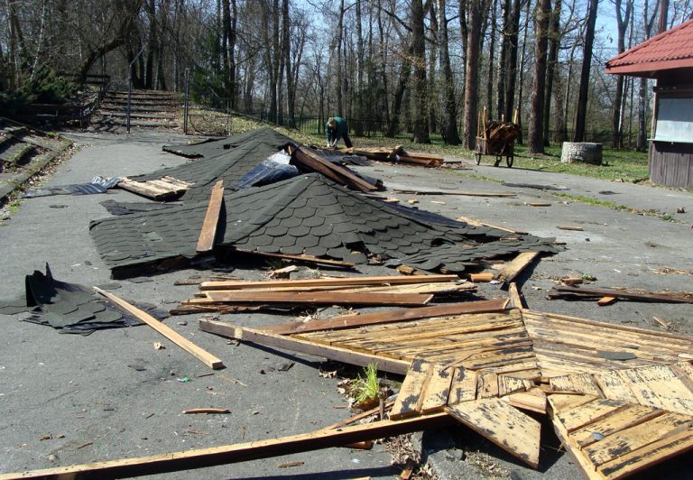 Nowy Sącz: wandale zdewastowali Park Strzelecki