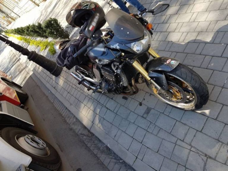 Samochód do przewozu osób niepełnosprawnych zderzył się z motocyklem