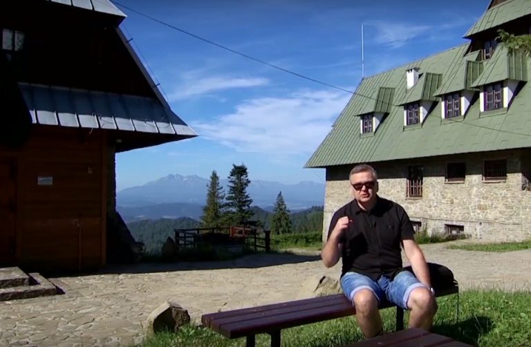 Artur Andrus popatrzył z Przehyby i napisał piosenkę