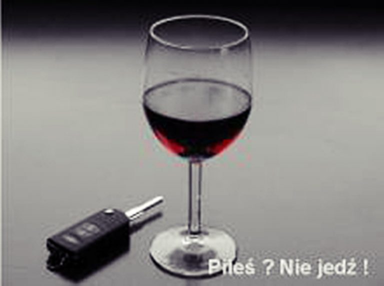 Przyjechała na zakupy kompletnie pijana. Dzięki szybkiej reakcji świadka nie doszło do tragedii