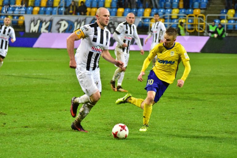 Sandecja zmierzy się z Arką. Raport kartkowy – kto nie zagra?