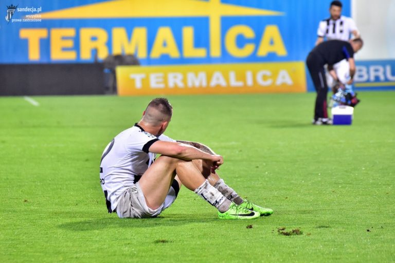 Piłka nożna. Po przegranej z Cracovią Sandecja spada z ekstraklasy!