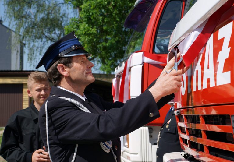Ochotnicza Straż Pożarna w Stróżach ma nowe samochody