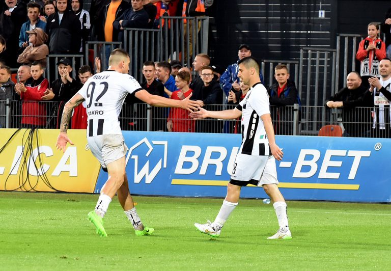 Sandecja nadal dzielnie walczy. Podział punktów w arcyważnym meczu.