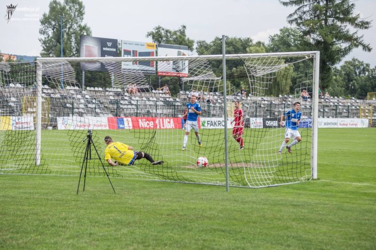 Skandal na meczu juniorów Sandecji z Wisłą! „Ukradli z ławki dwie koszulki”