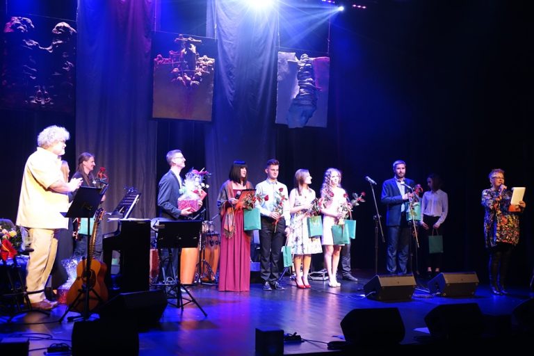 Wzruszający koncert Aleksandra Porzucka i Wojciecha Kudyby na jubileusz 20-lecia PWSZ