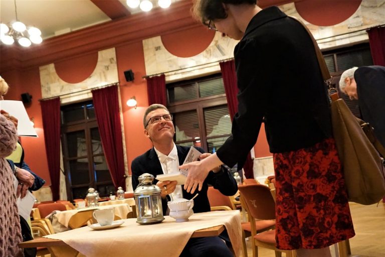 Nowa powieść sądeczanina Wojciecha Kuduby: „Imigranci wracają do domu”