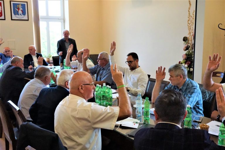 Jak poprawić sytuację na sądeckich drogach? Sesja nadzwyczajna w Chełmcu