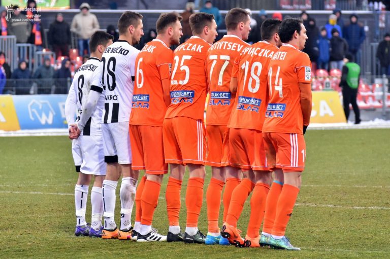 Sandecja gra dziś z Termalicą. Sprawdź który z piłkarzy musi pauzować