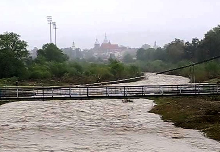 Uwaga! Możliwy wzrost poziomu wody w rzekach i potokach!
