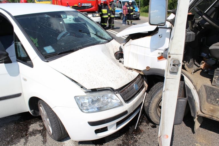 Miał trzy promile i jechał bez uprawnień. Przez niego matka z dzieckiem trafili do szpitala