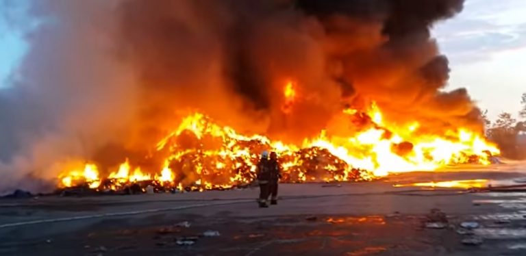 Ogromny pożar w Gorlicach. 114 strażaków walczy z żywiołem [film]