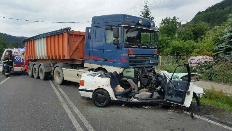 Czchów, DK75: groźna czołówka Audi i ciężarówki