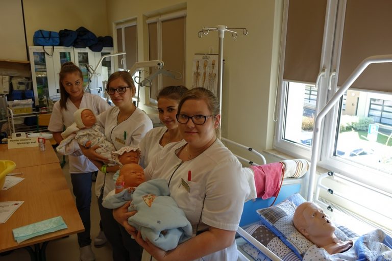 Będą przyjmować poród manekina