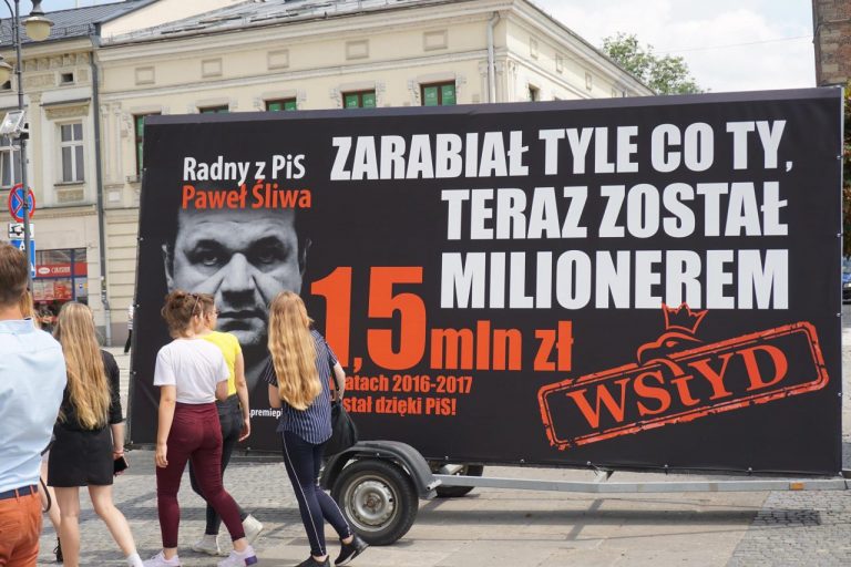 Konwój wstydu znów dotarł do Nowego Sącza.
