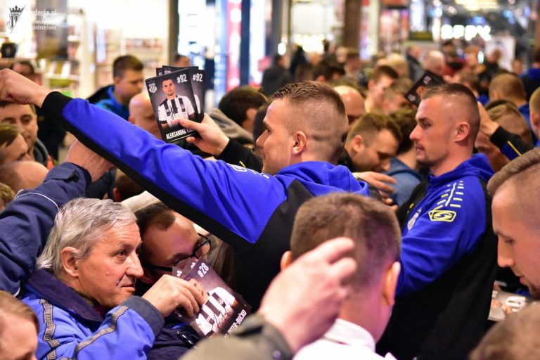 Autograf i wspólne zdjęcie z piłkarzem? Prezentacja Sandecji niebawem!