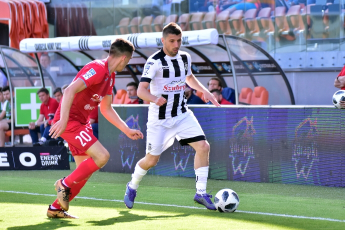 Kolejny piłkarz przedłużył kontrakt z Sandecją. Ważne ogniwo w ofensywie