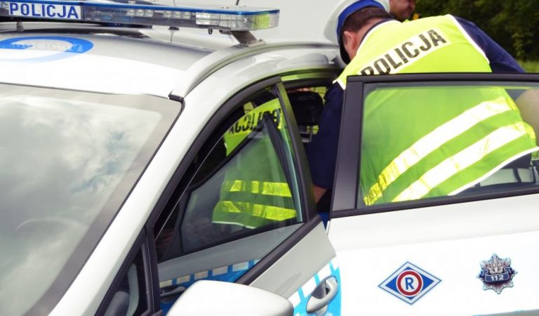 Udawał, że przyłapał policjantów na drzemce. Usłyszał zarzuty