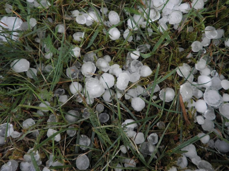 Uwaga! Synoptycy znów ostrzegają przed burzami z gradem