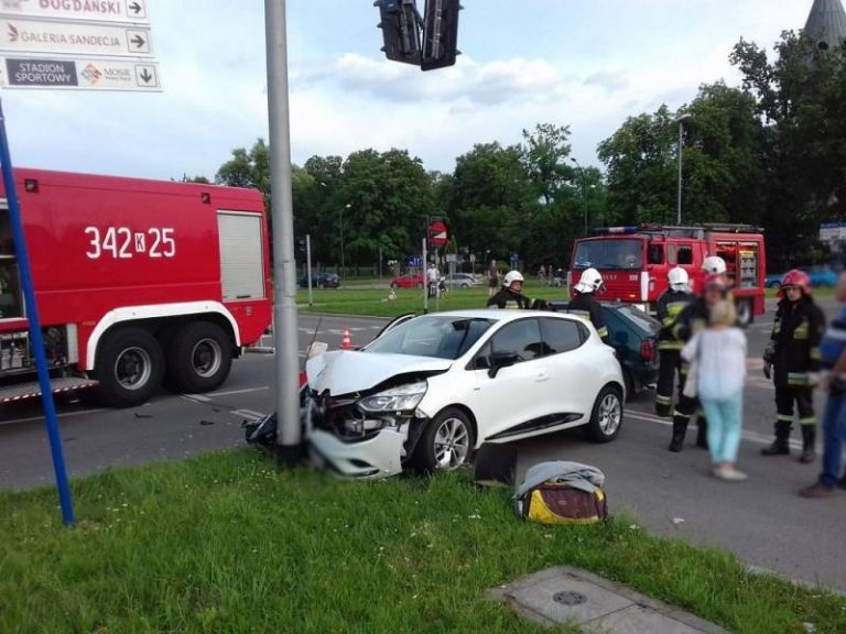Nowy Sącz: na rondzie znów wypadek. Jedna osoba poszkodowana