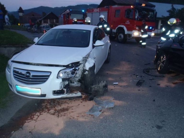 Zderzenie dwóch osobówek. Nissan w starciu z Oplem