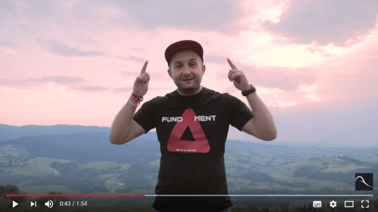 Znany sądecki raper Arkadio jeździ po Polsce i namawia młodzież: Rób to, co kochasz!