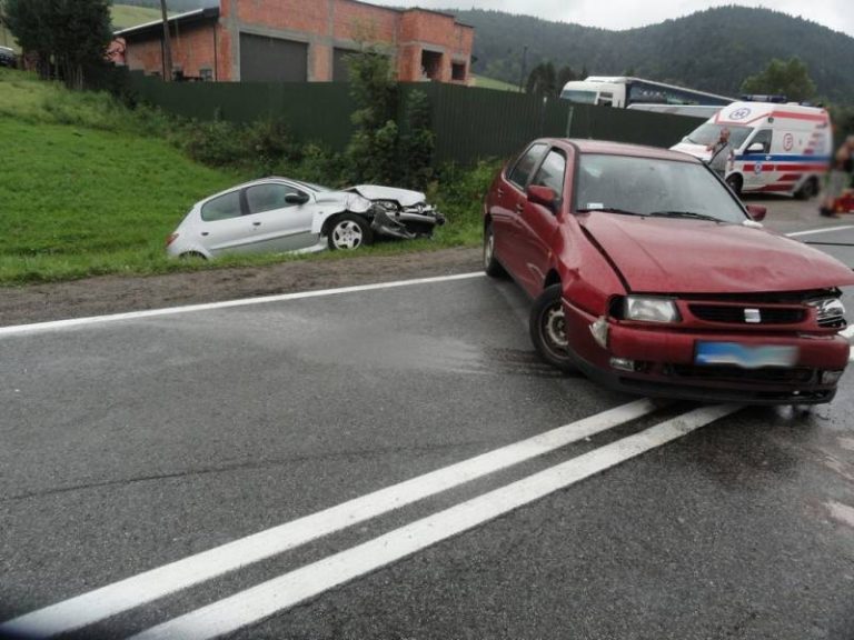 Wypadek na DK 75: trzy osoby poszkodowane