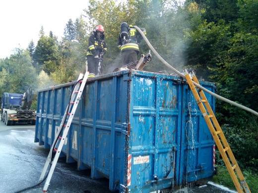 Królowa Górna: pożar ciężarówki transportującej złom