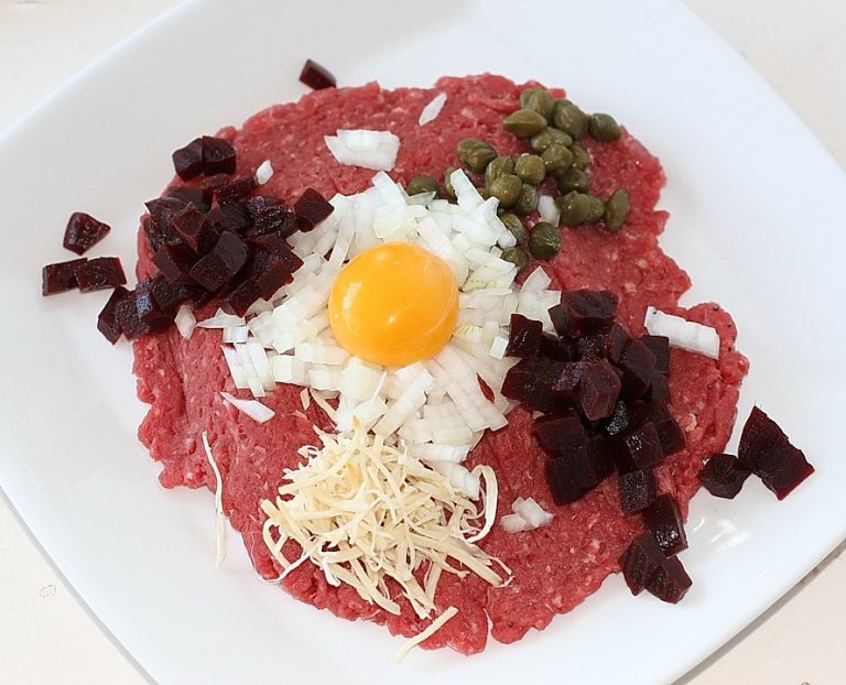 Uwaga na salmonellę w tatarze! Lidl ostrzega i oddaje pieniądze