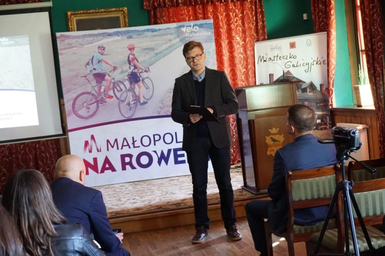 Sądecka debata o tym dlaczego warto inwestować w raj dla cyklistów. Małopolska na rowery