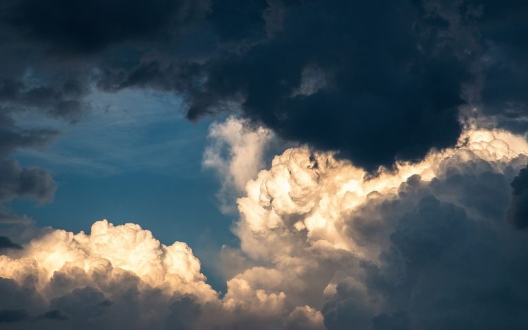 Uwaga! Nadchodzą burze z gradem