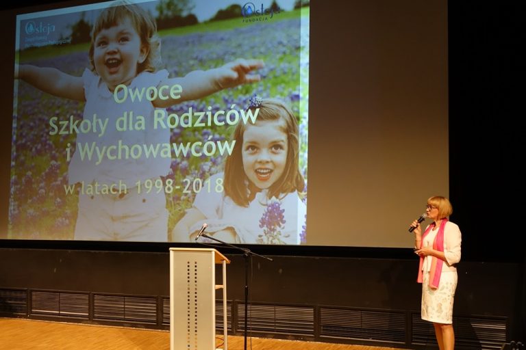Dzieci wysyłają rodziców do szkoły