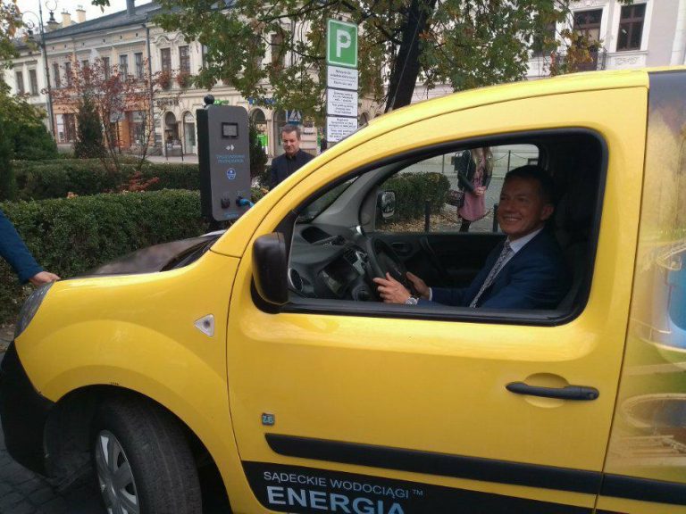 Już jest! Stacja ładowania pojazdów elektrycznych w samym sercu Nowego Sącza