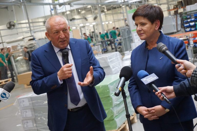 Beata Szydło z wizytą na Sądecczyźnie. Odwiedziła firmę Fakro