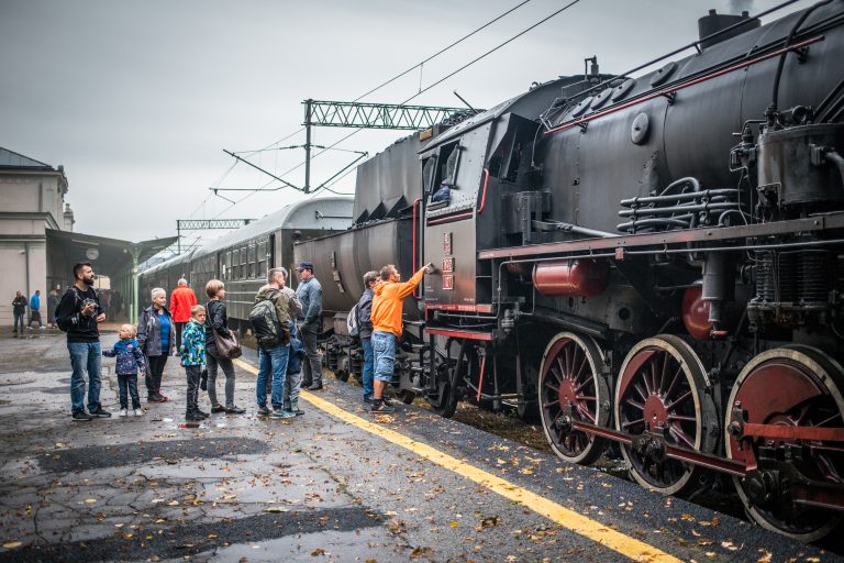 Pociąg Retro pojedzie w ten weekend Doliną Popradu i do Chabówki! Zapraszamy!