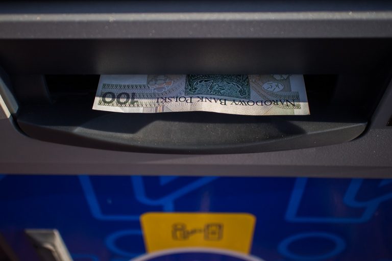 Stracił niemal 35 tysięcy złotych, ufając fałszywym policjantom