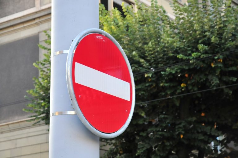 Uwaga kierowcy! W Limanowej i Mszanie Dolnej zmiany w organizacji ruchu w Dzień Wszystkich Świętych