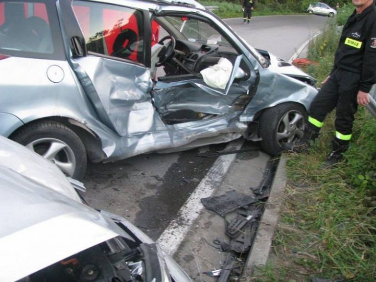 Dramat na drodze. Nie żyje kobieta, dwie osoby w szpitalu