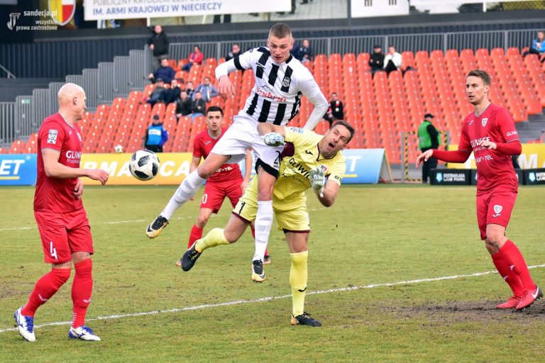 Co się dzieje z Filipem Piszczkiem? Trener zdjął go z boiska po 30 minutach!
