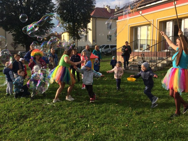 Jesienna integracja na przedszkolnym pikniku