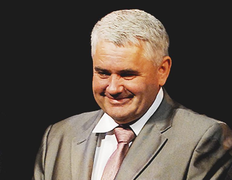 Rządzi gminą nieprzerwanie od 1998 roku. Mieszkańcy ponownie mu zaufali, ale nie wszyscy…