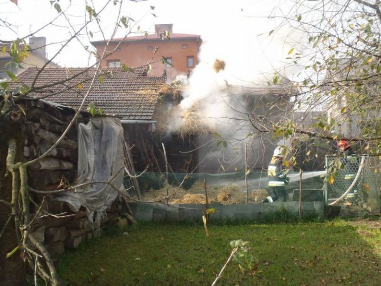 Pożar budynku gospodarczego w Nawojowej. Zagrożony był również dom