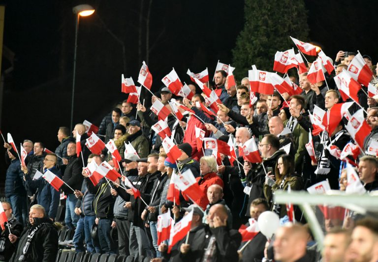 Święto na trybunach. Kibice Sandecji pokazali, że Polska jest najważniejsza [Zdjęcia]