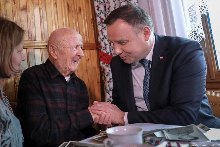 Prezydent Andrzej Duda z wizytą u bohatera