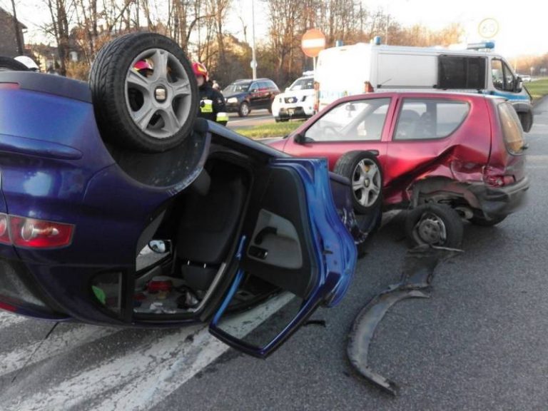 Nowy Sącz, Al. Piłsudskiego: seat na dachu, dwie osoby w szpitalu