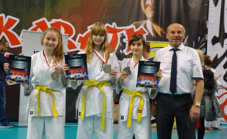 Karate. Świetny występ sądeczanek wśród 444 zawodników!