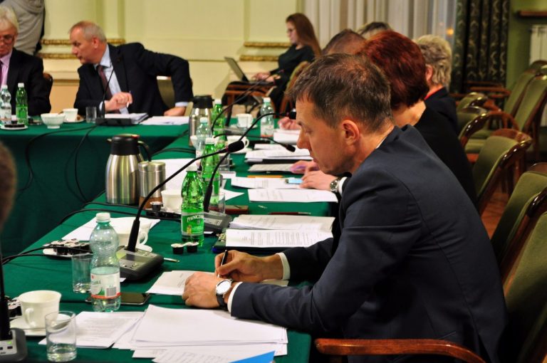 Rada wybrała komisje. Wiemy, kto będzie szefował