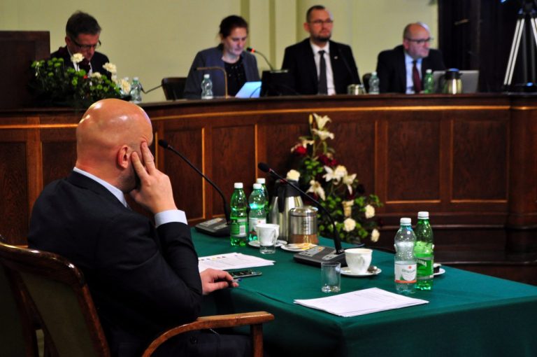 Burza pod koniec sesji. Ostra wymiana zdań i przerwanie obrad