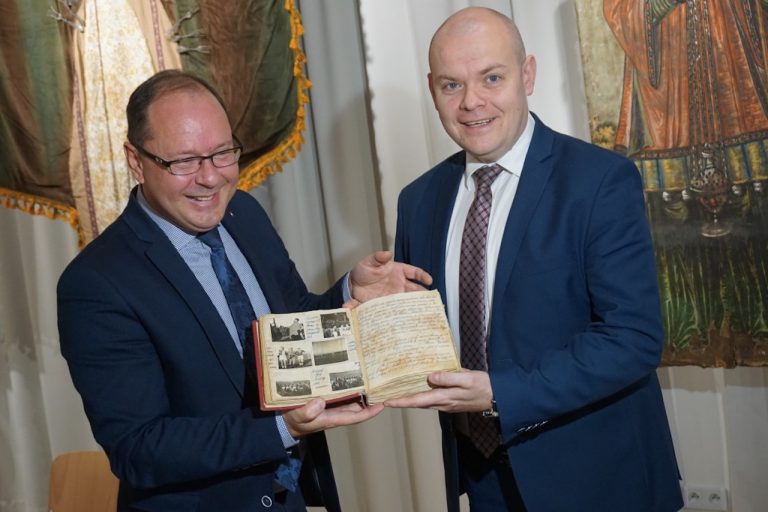 Pamiątki dokumentujące 108 lat historii MKS Sandecja wzbogaciły zbiory Muzeum Okręgowego